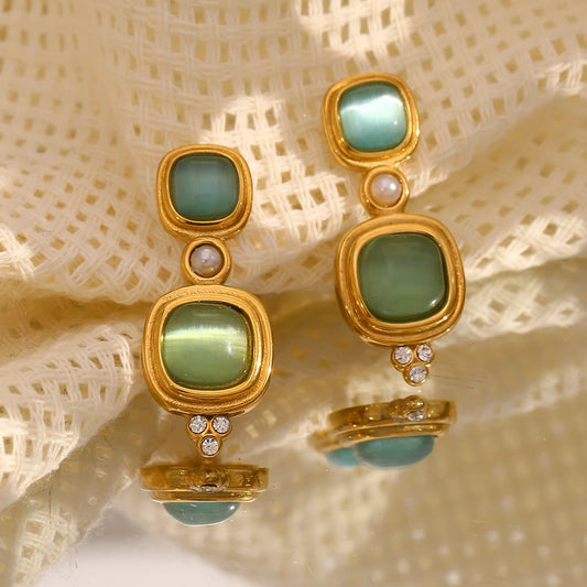 Vintage Stil Ohrringe in gold mit grünem Naturstein